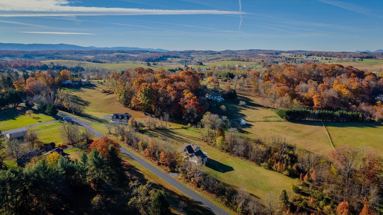 82 SMOKY ROW RD, STAUNTON, Virginia 24401, 3 Bedrooms Bedrooms, ,3 BathroomsBathrooms,Residential,82 SMOKY ROW RD,670848 MLS # 670848