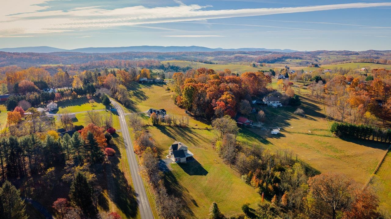 82 SMOKY ROW RD, STAUNTON, Virginia 24401, 3 Bedrooms Bedrooms, ,3 BathroomsBathrooms,Residential,82 SMOKY ROW RD,670848 MLS # 670848