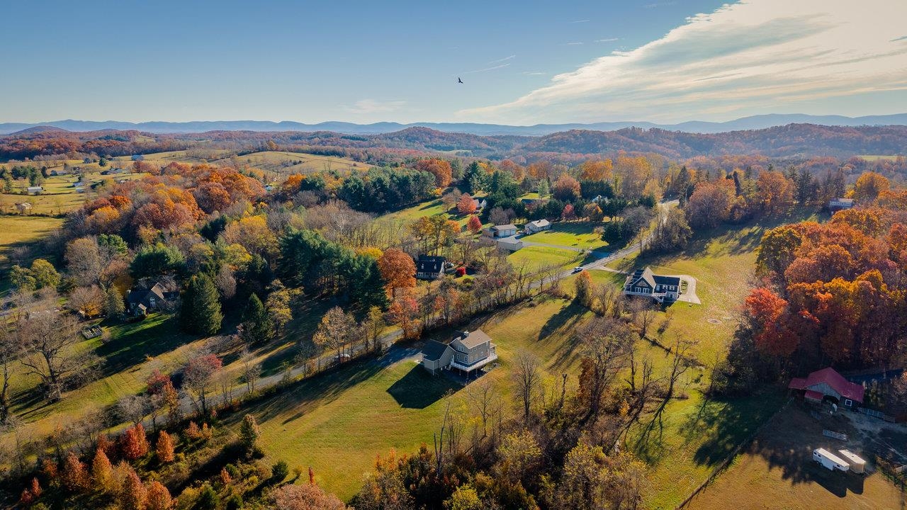 82 SMOKY ROW RD, STAUNTON, Virginia 24401, 3 Bedrooms Bedrooms, ,3 BathroomsBathrooms,Residential,82 SMOKY ROW RD,670848 MLS # 670848