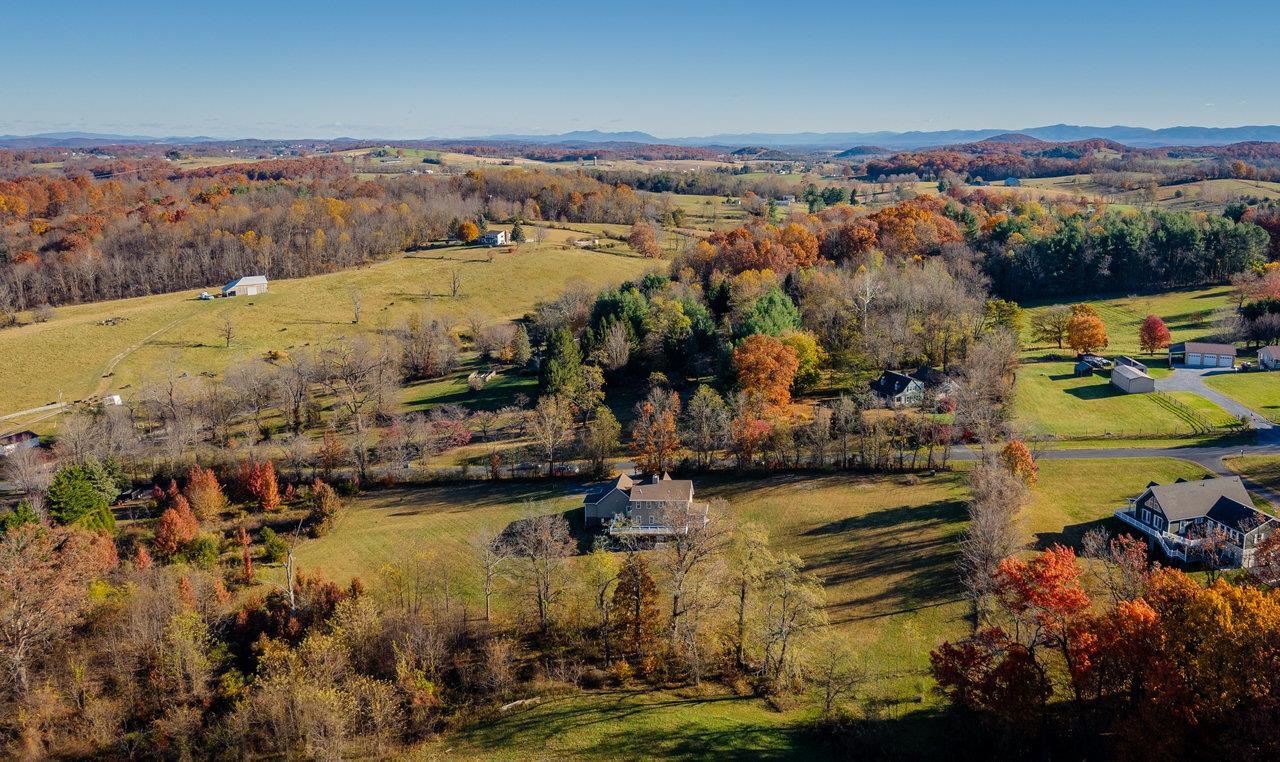 82 SMOKY ROW RD, STAUNTON, Virginia 24401, 3 Bedrooms Bedrooms, ,3 BathroomsBathrooms,Residential,82 SMOKY ROW RD,670848 MLS # 670848