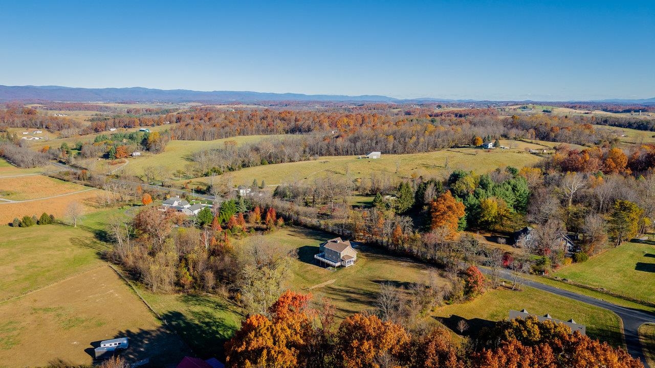 82 SMOKY ROW RD, STAUNTON, Virginia 24401, 3 Bedrooms Bedrooms, ,3 BathroomsBathrooms,Residential,82 SMOKY ROW RD,670848 MLS # 670848