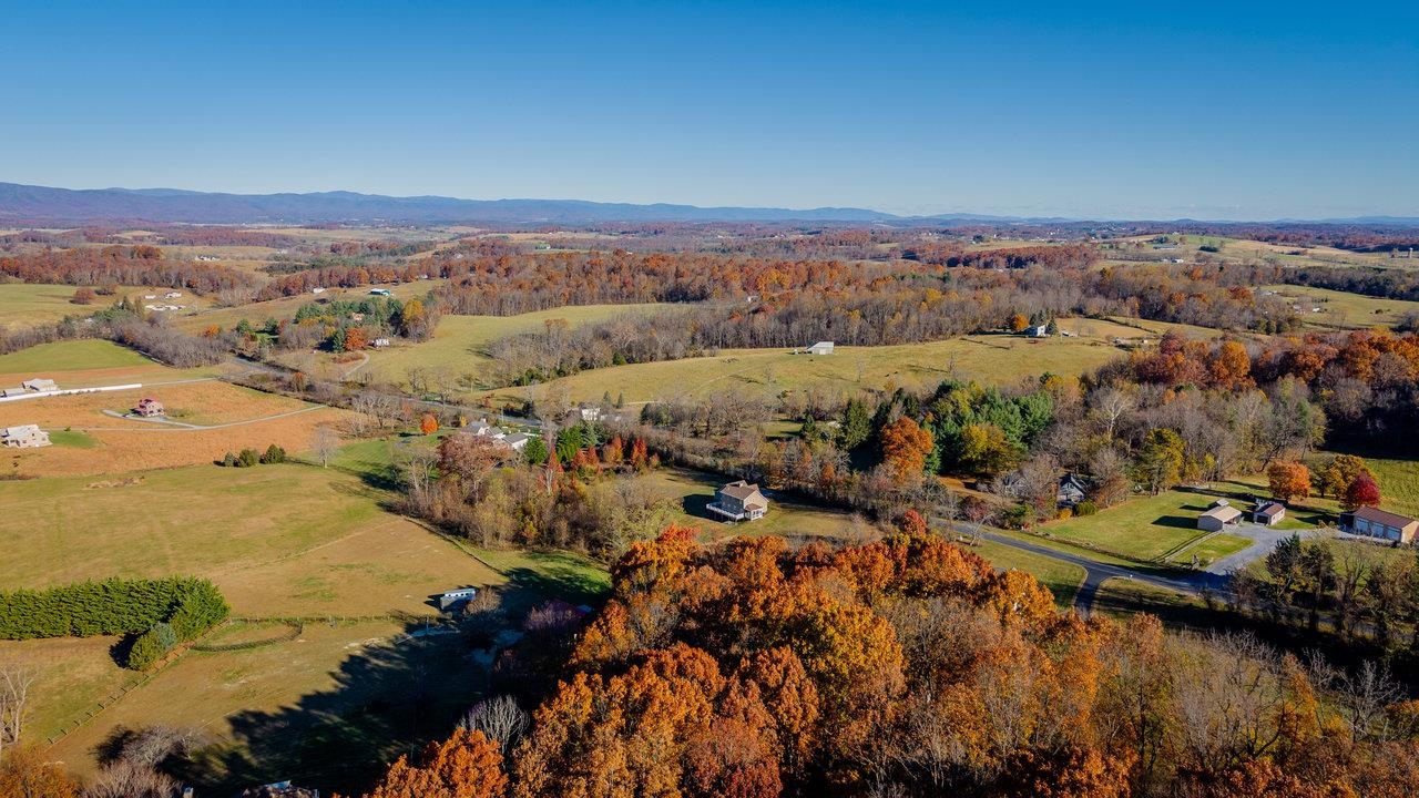 82 SMOKY ROW RD, STAUNTON, Virginia 24401, 3 Bedrooms Bedrooms, ,3 BathroomsBathrooms,Residential,82 SMOKY ROW RD,670848 MLS # 670848