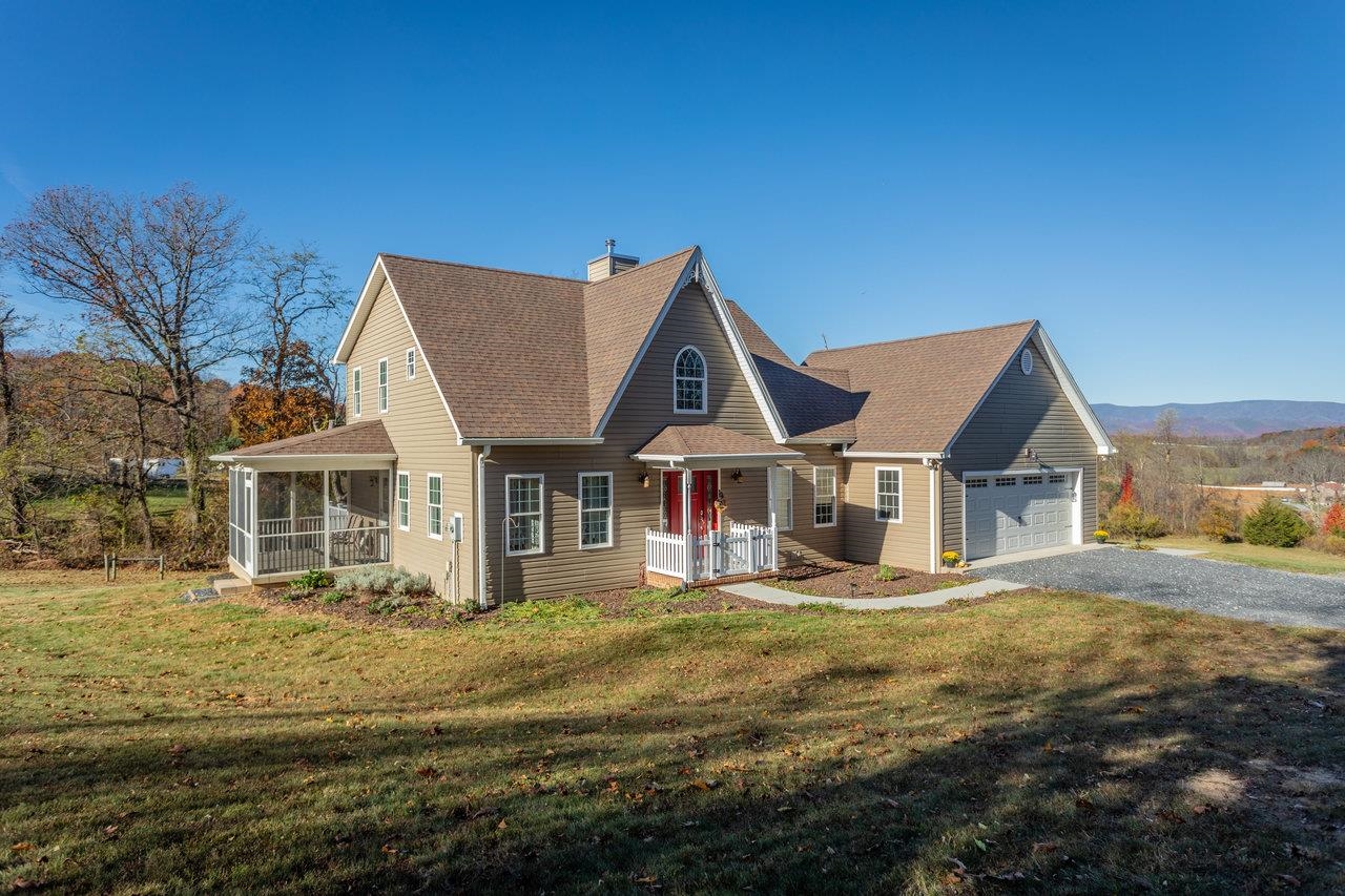 82 SMOKY ROW RD, STAUNTON, Virginia 24401, 3 Bedrooms Bedrooms, ,3 BathroomsBathrooms,Residential,82 SMOKY ROW RD,670848 MLS # 670848