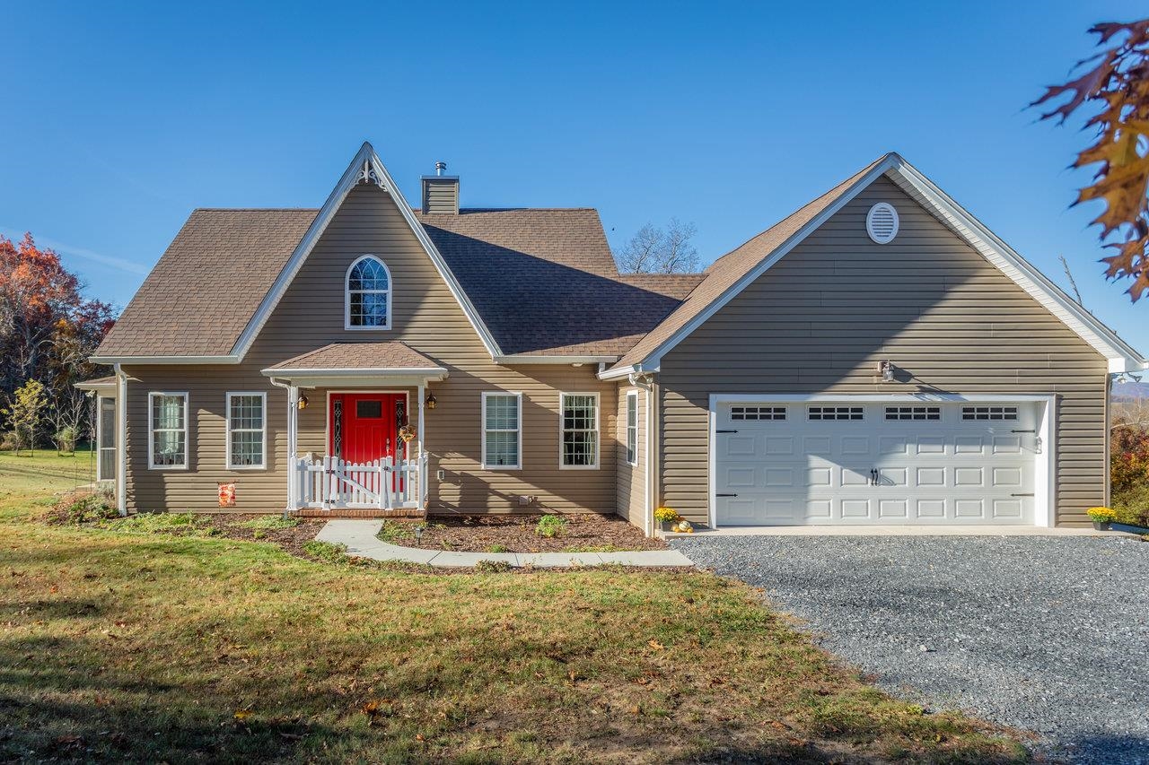 82 SMOKY ROW RD, STAUNTON, Virginia 24401, 3 Bedrooms Bedrooms, ,3 BathroomsBathrooms,Residential,82 SMOKY ROW RD,670848 MLS # 670848