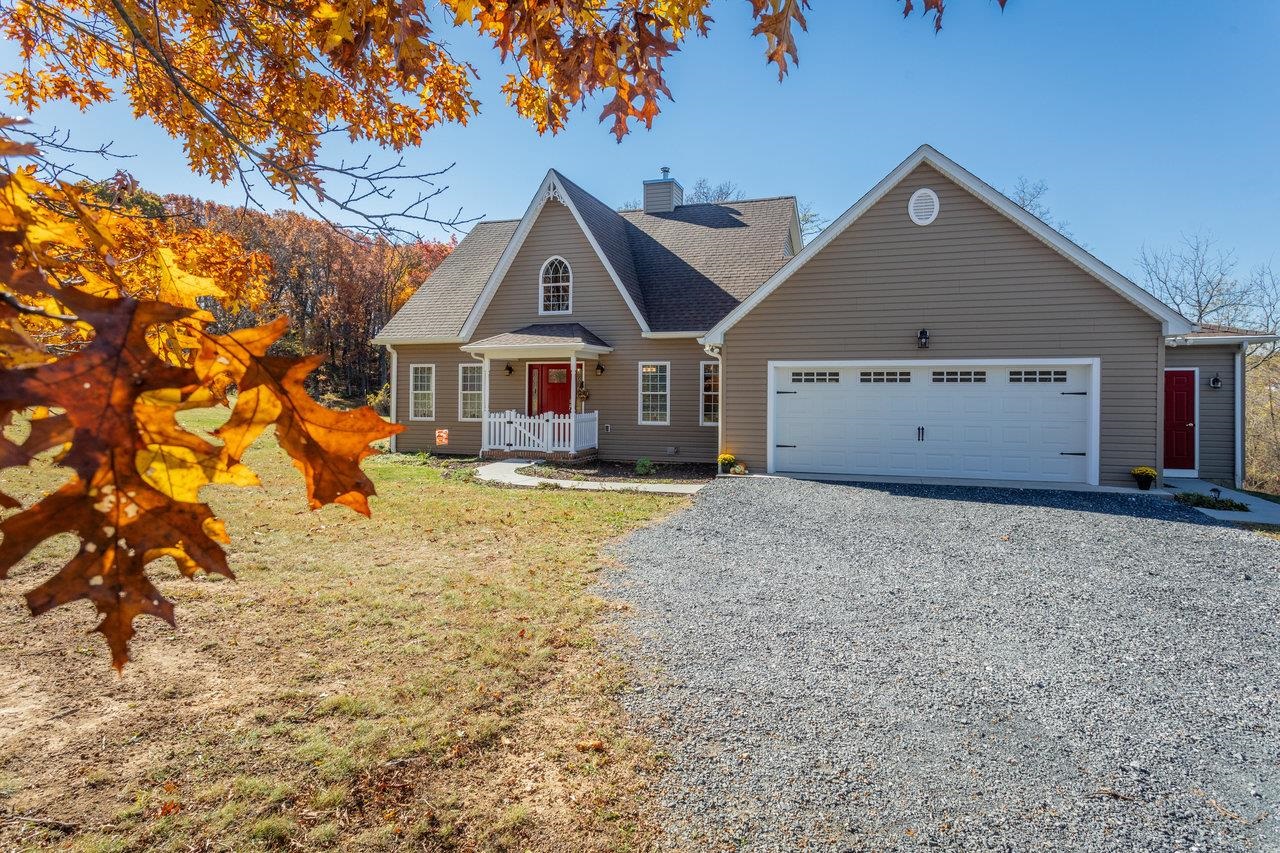 82 SMOKY ROW RD, STAUNTON, Virginia 24401, 3 Bedrooms Bedrooms, ,3 BathroomsBathrooms,Residential,82 SMOKY ROW RD,670848 MLS # 670848