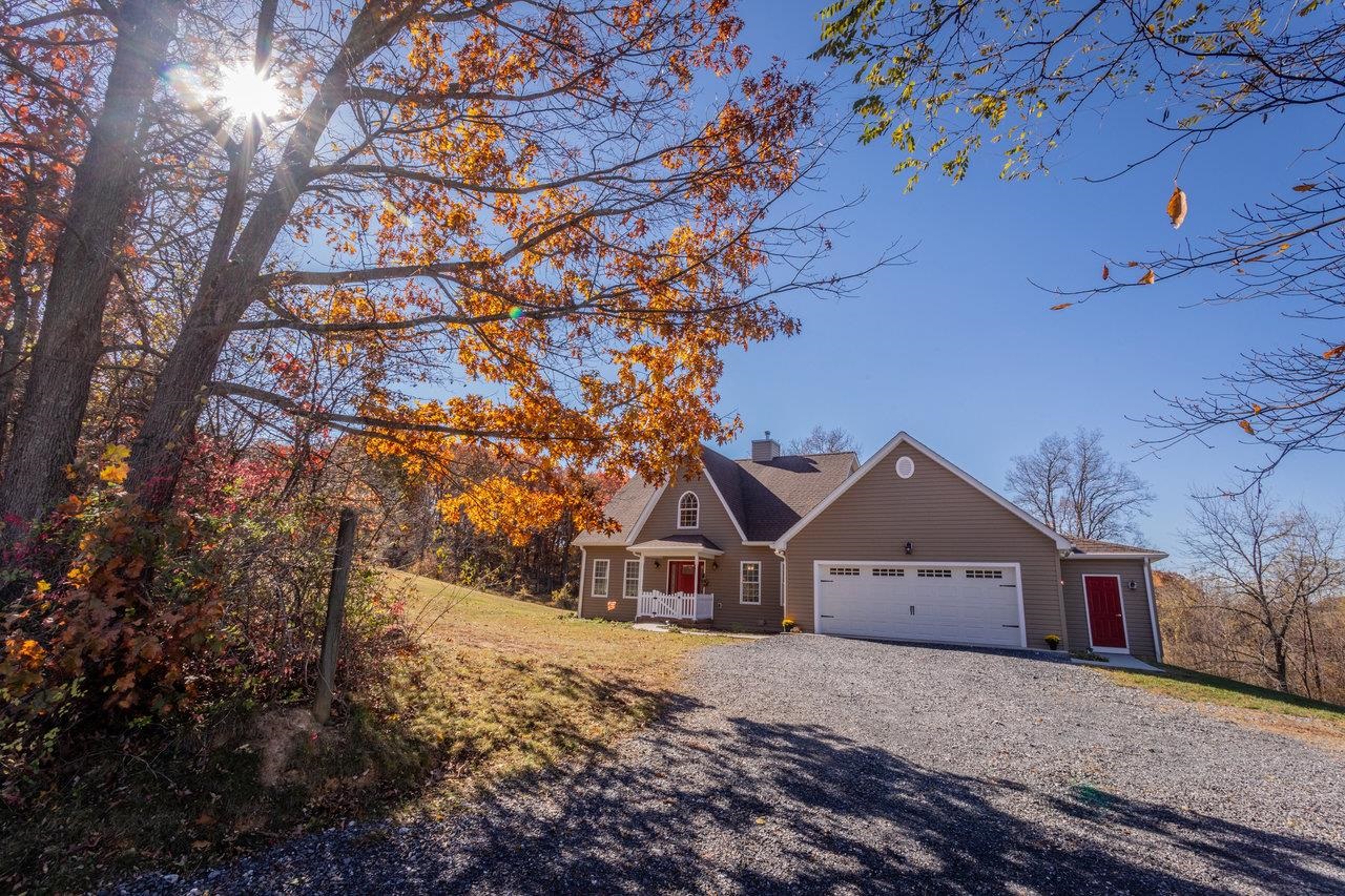 82 SMOKY ROW RD, STAUNTON, Virginia 24401, 3 Bedrooms Bedrooms, ,3 BathroomsBathrooms,Residential,82 SMOKY ROW RD,670848 MLS # 670848