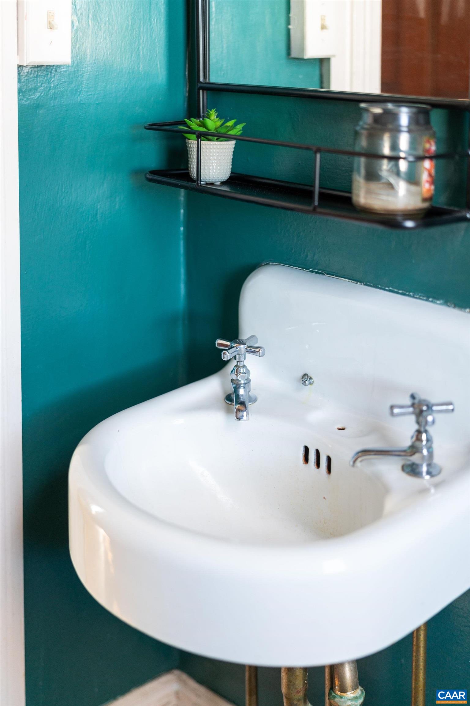 501 W JOHNSON ST, STAUNTON, Virginia 24401, 4 Bedrooms Bedrooms, ,1 BathroomBathrooms,Residential,501 W JOHNSON ST,670868 MLS # 670868 501 W JOHNSON ST, STAUNTON, Virginia 24401, 4 Bedrooms Bedrooms, ,1 BathroomBathrooms,Residential,501 W JOHNSON ST,670868 MLS # 670868