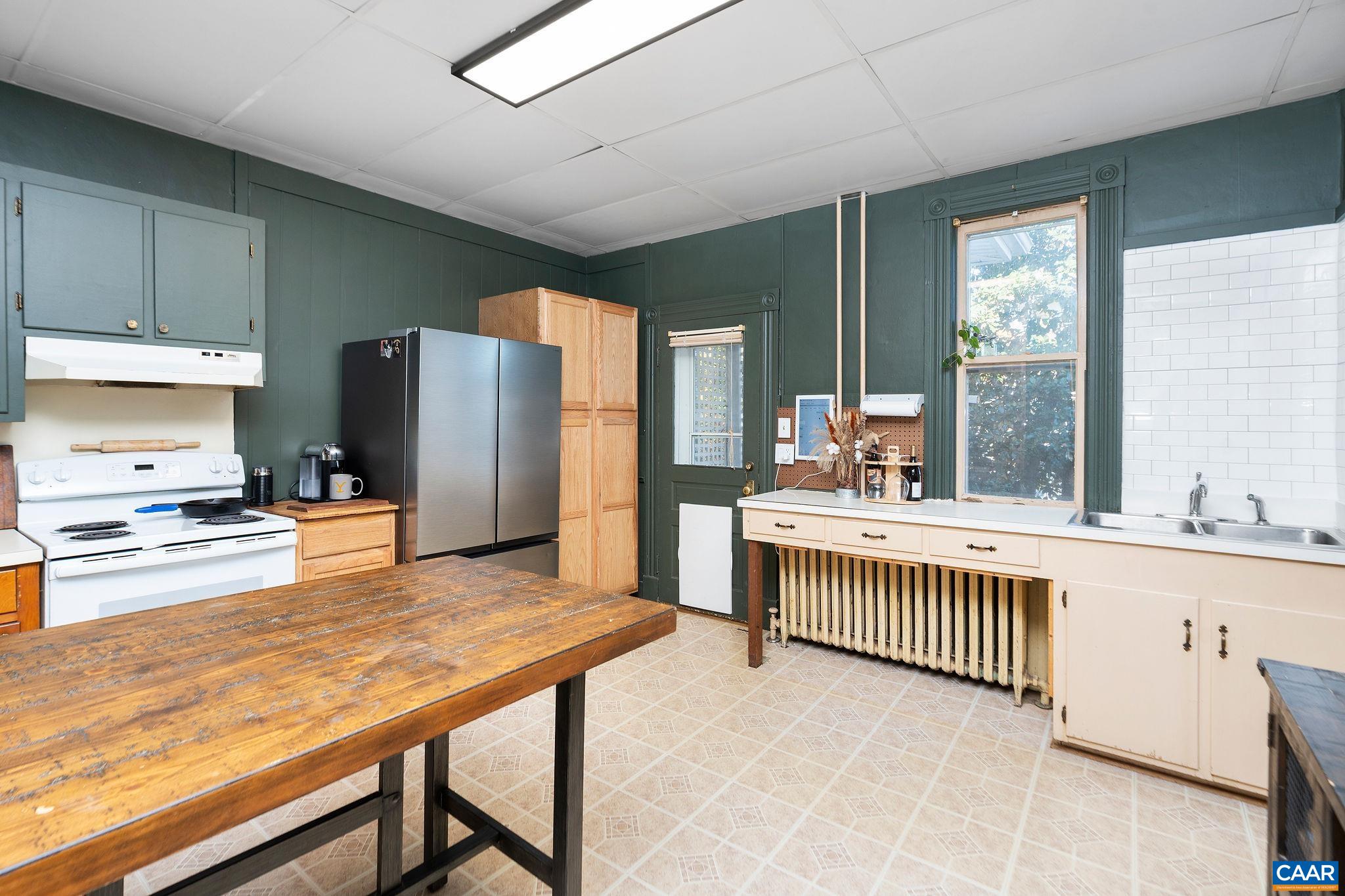 501 W JOHNSON ST, STAUNTON, Virginia 24401, 4 Bedrooms Bedrooms, ,1 BathroomBathrooms,Residential,501 W JOHNSON ST,670868 MLS # 670868 501 W JOHNSON ST, STAUNTON, Virginia 24401, 4 Bedrooms Bedrooms, ,1 BathroomBathrooms,Residential,501 W JOHNSON ST,670868 MLS # 670868