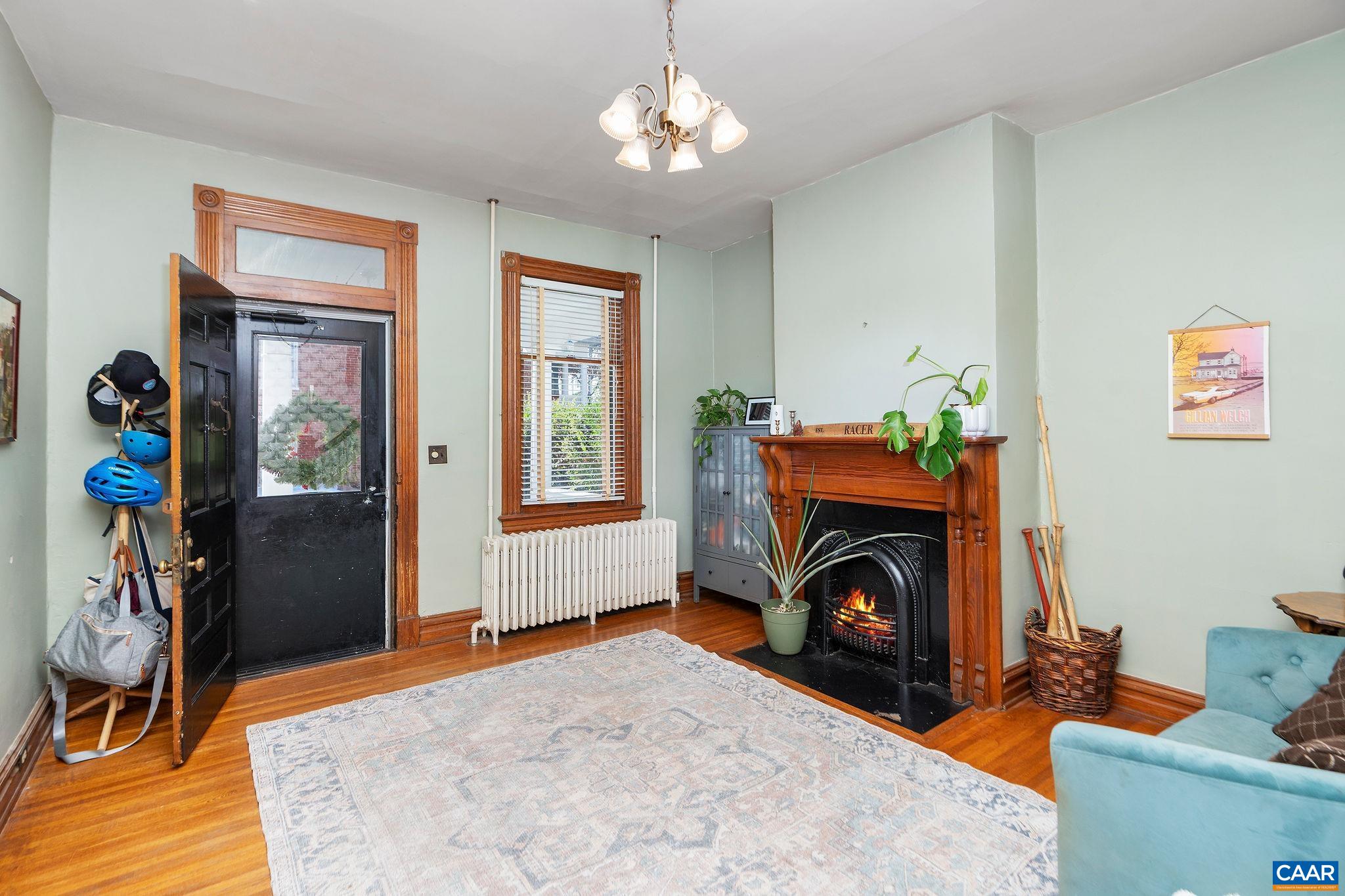 501 W JOHNSON ST, STAUNTON, Virginia 24401, 4 Bedrooms Bedrooms, ,1 BathroomBathrooms,Residential,501 W JOHNSON ST,670868 MLS # 670868 501 W JOHNSON ST, STAUNTON, Virginia 24401, 4 Bedrooms Bedrooms, ,1 BathroomBathrooms,Residential,501 W JOHNSON ST,670868 MLS # 670868