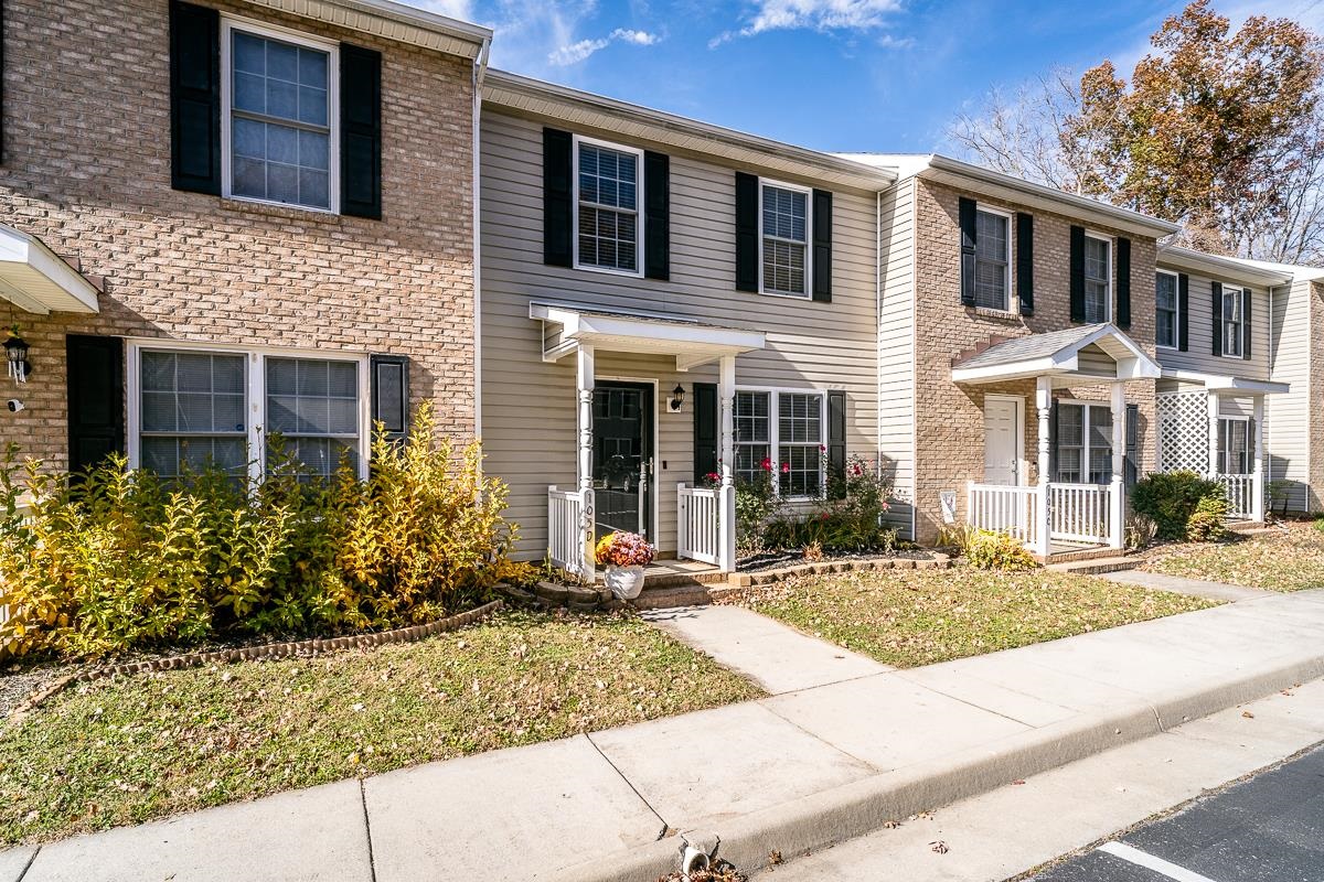 105 13TH ST, GROTTOES, Virginia 24441, 3 Bedrooms Bedrooms, ,2 BathroomsBathrooms,Residential,105 13TH ST,670880 MLS # 670880