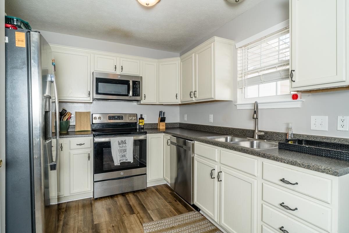 105 13TH ST, GROTTOES, Virginia 24441, 3 Bedrooms Bedrooms, ,2 BathroomsBathrooms,Residential,105 13TH ST,670880 MLS # 670880