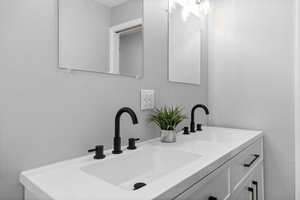 14372 SOUTH EAST SIDE HWY, GROTTOES, Virginia 24401, 4 Bedrooms Bedrooms, ,2 BathroomsBathrooms,Residential,14372 SOUTH EAST SIDE HWY,670881 MLS # 670881 14372 SOUTH EAST SIDE HWY, GROTTOES, Virginia 24401, 4 Bedrooms Bedrooms, ,2 BathroomsBathrooms,Residential,14372 SOUTH EAST SIDE HWY,670881 MLS # 670881