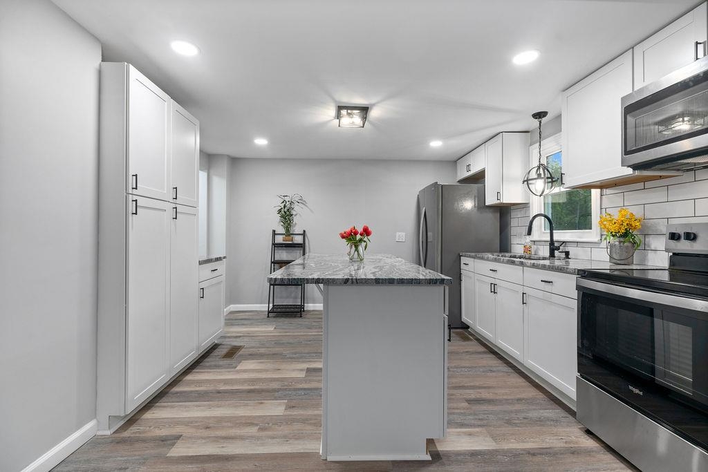 14372 SOUTH EAST SIDE HWY, GROTTOES, Virginia 24401, 4 Bedrooms Bedrooms, ,2 BathroomsBathrooms,Residential,14372 SOUTH EAST SIDE HWY,670881 MLS # 670881 14372 SOUTH EAST SIDE HWY, GROTTOES, Virginia 24401, 4 Bedrooms Bedrooms, ,2 BathroomsBathrooms,Residential,14372 SOUTH EAST SIDE HWY,670881 MLS # 670881