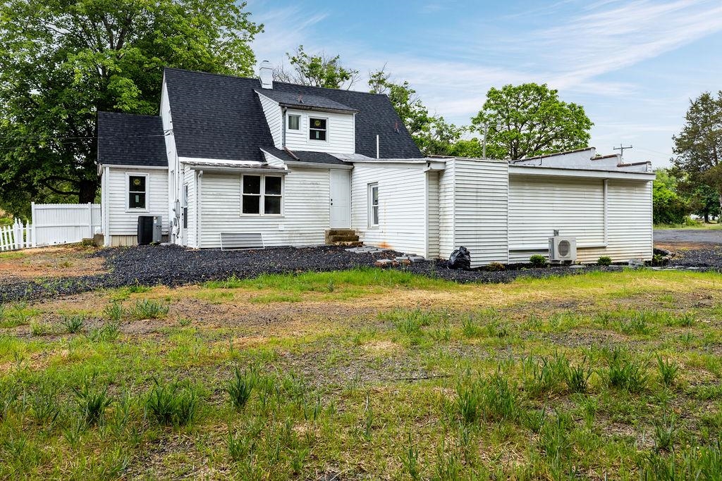 14372 SOUTH EAST SIDE HWY, GROTTOES, Virginia 24401, 4 Bedrooms Bedrooms, ,2 BathroomsBathrooms,Residential,14372 SOUTH EAST SIDE HWY,670881 MLS # 670881 14372 SOUTH EAST SIDE HWY, GROTTOES, Virginia 24401, 4 Bedrooms Bedrooms, ,2 BathroomsBathrooms,Residential,14372 SOUTH EAST SIDE HWY,670881 MLS # 670881