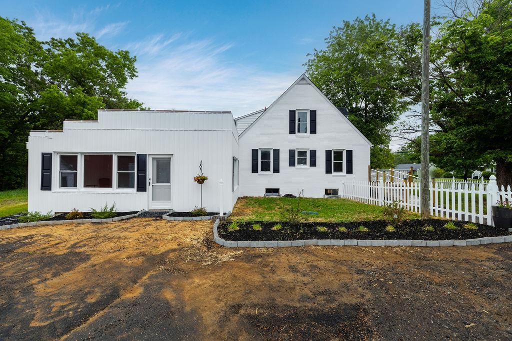 14372 SOUTH EAST SIDE HWY, GROTTOES, Virginia 24401, 4 Bedrooms Bedrooms, ,2 BathroomsBathrooms,Residential,14372 SOUTH EAST SIDE HWY,670881 MLS # 670881 14372 SOUTH EAST SIDE HWY, GROTTOES, Virginia 24401, 4 Bedrooms Bedrooms, ,2 BathroomsBathrooms,Residential,14372 SOUTH EAST SIDE HWY,670881 MLS # 670881