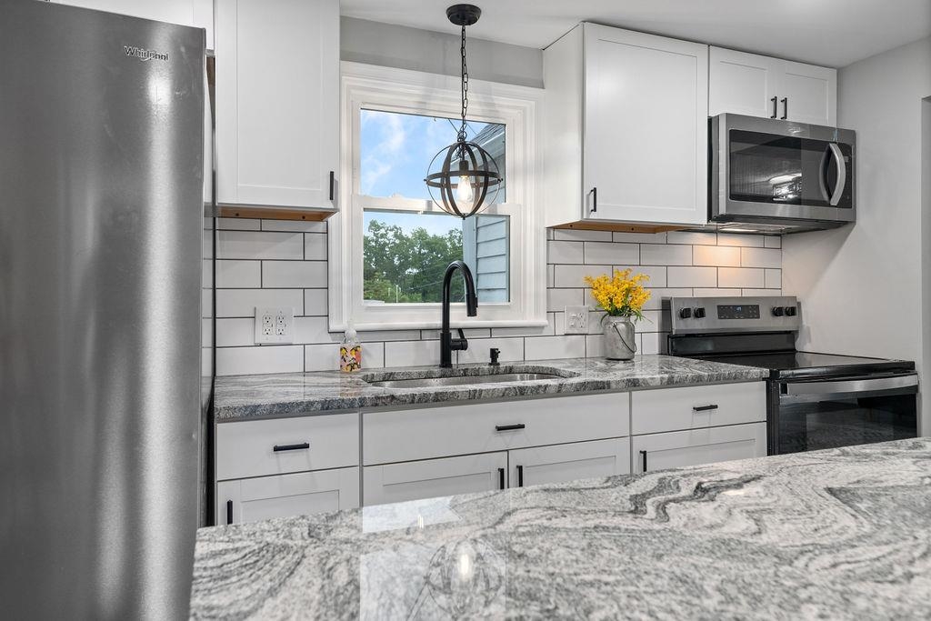 14372 SOUTH EAST SIDE HWY, GROTTOES, Virginia 24401, 4 Bedrooms Bedrooms, ,2 BathroomsBathrooms,Residential,14372 SOUTH EAST SIDE HWY,670881 MLS # 670881 14372 SOUTH EAST SIDE HWY, GROTTOES, Virginia 24401, 4 Bedrooms Bedrooms, ,2 BathroomsBathrooms,Residential,14372 SOUTH EAST SIDE HWY,670881 MLS # 670881