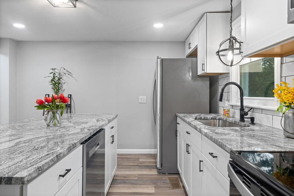 14372 SOUTH EAST SIDE HWY, GROTTOES, Virginia 24401, 4 Bedrooms Bedrooms, ,2 BathroomsBathrooms,Residential,14372 SOUTH EAST SIDE HWY,670881 MLS # 670881 14372 SOUTH EAST SIDE HWY, GROTTOES, Virginia 24401, 4 Bedrooms Bedrooms, ,2 BathroomsBathrooms,Residential,14372 SOUTH EAST SIDE HWY,670881 MLS # 670881