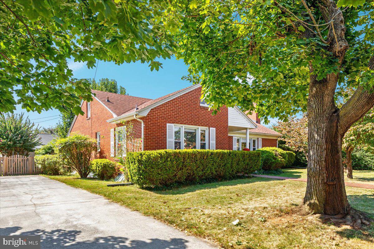 605 HAPPY CREEK RD, FRONT ROYAL, Virginia 22630, 3 Bedrooms Bedrooms, ,2 BathroomsBathrooms,Residential,For sale,605 HAPPY CREEK RD,VAWR2012660 MLS # VAWR2012660