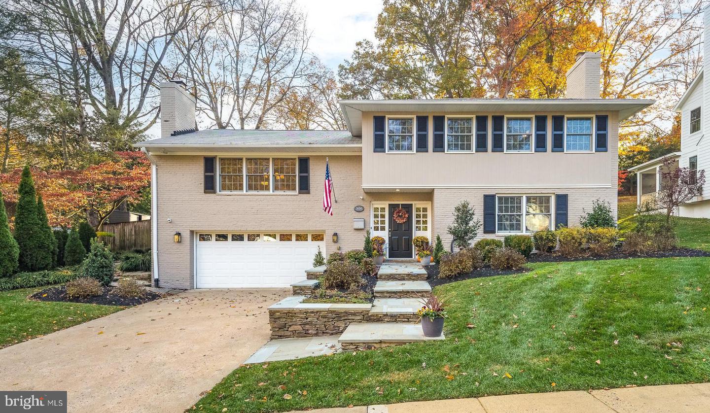 3654 N OAKLAND ST, ARLINGTON, Virginia 22207, 4 Bedrooms Bedrooms, 10 Rooms Rooms,3 BathroomsBathrooms,Residential,For sale,3654 N OAKLAND ST,VAAR2065456 MLS # VAAR2065456