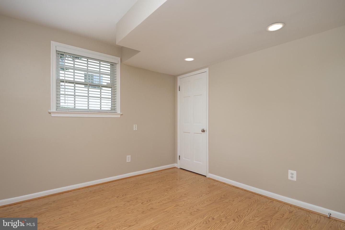 3654 N OAKLAND ST, ARLINGTON, Virginia 22207, 4 Bedrooms Bedrooms, 10 Rooms Rooms,3 BathroomsBathrooms,Residential,For sale,3654 N OAKLAND ST,VAAR2065456 MLS # VAAR2065456