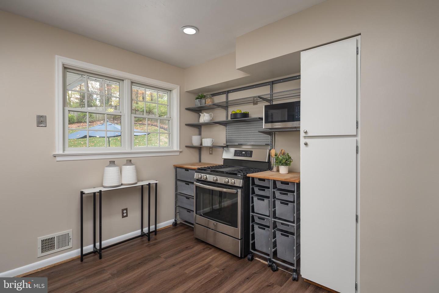 3654 N OAKLAND ST, ARLINGTON, Virginia 22207, 4 Bedrooms Bedrooms, 10 Rooms Rooms,3 BathroomsBathrooms,Residential,For sale,3654 N OAKLAND ST,VAAR2065456 MLS # VAAR2065456