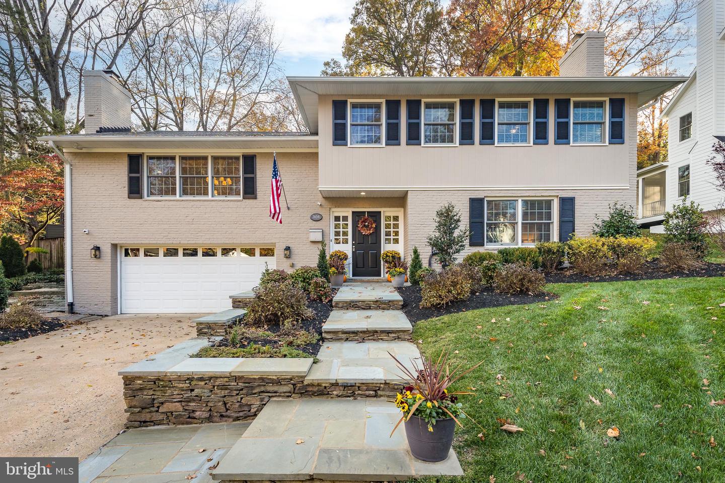 3654 N OAKLAND ST, ARLINGTON, Virginia 22207, 4 Bedrooms Bedrooms, 10 Rooms Rooms,3 BathroomsBathrooms,Residential,For sale,3654 N OAKLAND ST,VAAR2065456 MLS # VAAR2065456