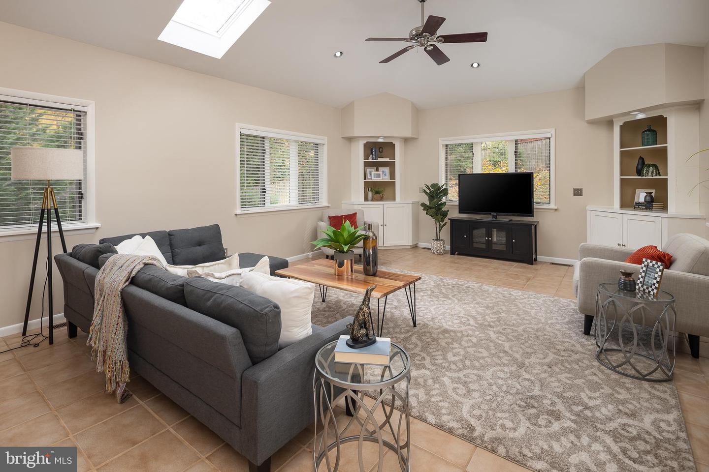 3654 N OAKLAND ST, ARLINGTON, Virginia 22207, 4 Bedrooms Bedrooms, 10 Rooms Rooms,3 BathroomsBathrooms,Residential,For sale,3654 N OAKLAND ST,VAAR2065456 MLS # VAAR2065456