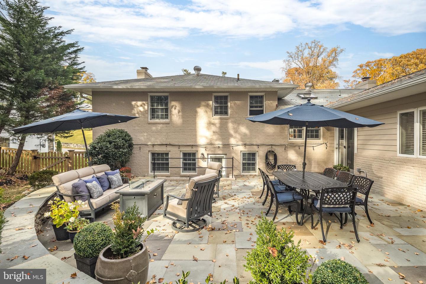 3654 N OAKLAND ST, ARLINGTON, Virginia 22207, 4 Bedrooms Bedrooms, 10 Rooms Rooms,3 BathroomsBathrooms,Residential,For sale,3654 N OAKLAND ST,VAAR2065456 MLS # VAAR2065456