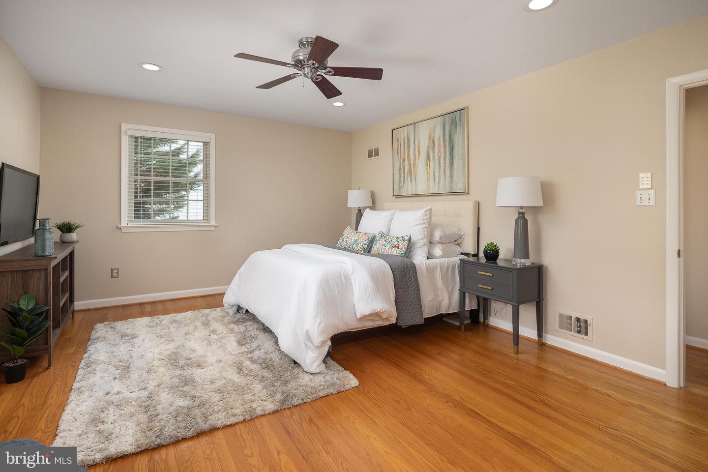 3654 N OAKLAND ST, ARLINGTON, Virginia 22207, 4 Bedrooms Bedrooms, 10 Rooms Rooms,3 BathroomsBathrooms,Residential,For sale,3654 N OAKLAND ST,VAAR2065456 MLS # VAAR2065456