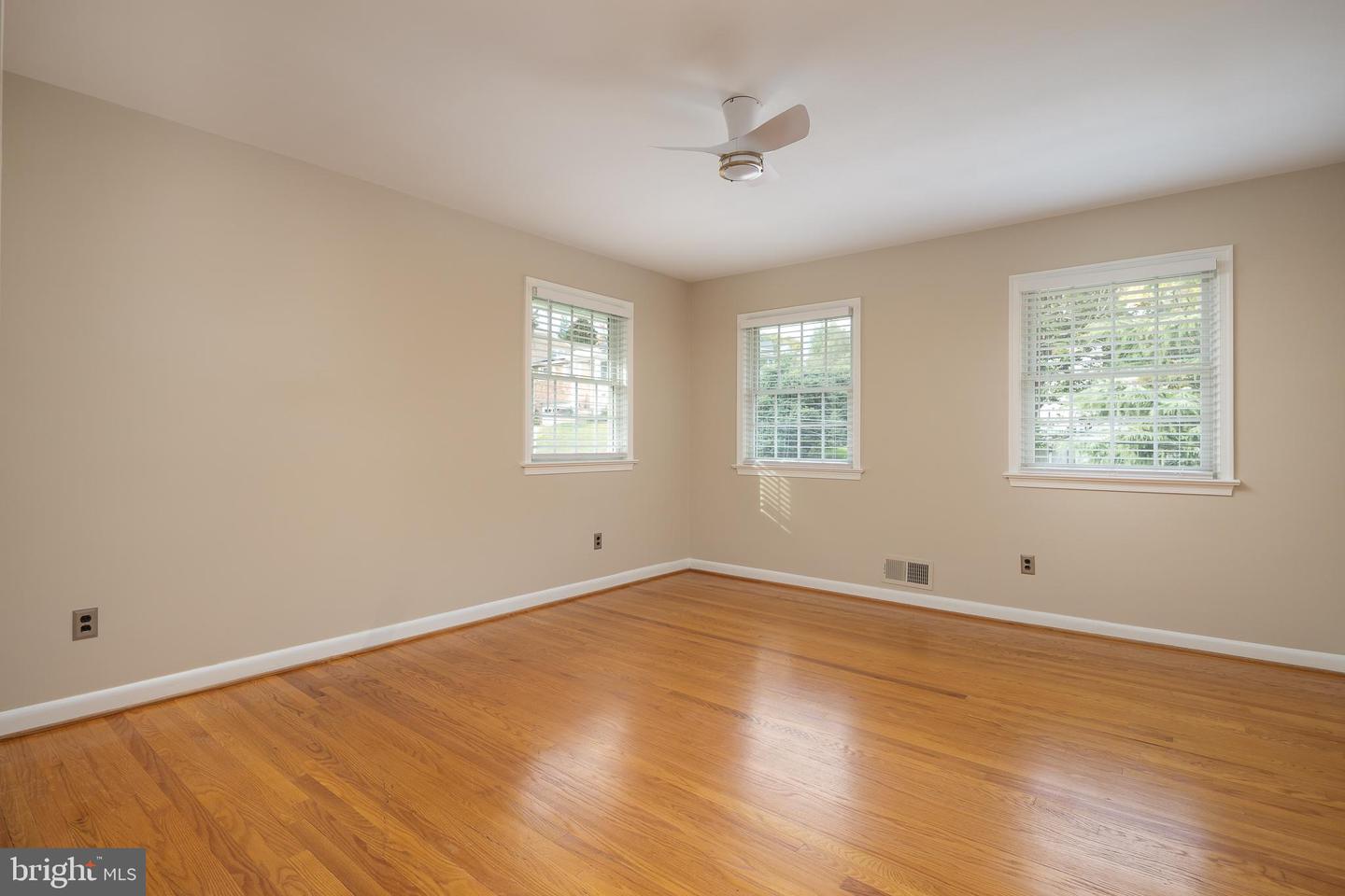 3654 N OAKLAND ST, ARLINGTON, Virginia 22207, 4 Bedrooms Bedrooms, 10 Rooms Rooms,3 BathroomsBathrooms,Residential,For sale,3654 N OAKLAND ST,VAAR2065456 MLS # VAAR2065456