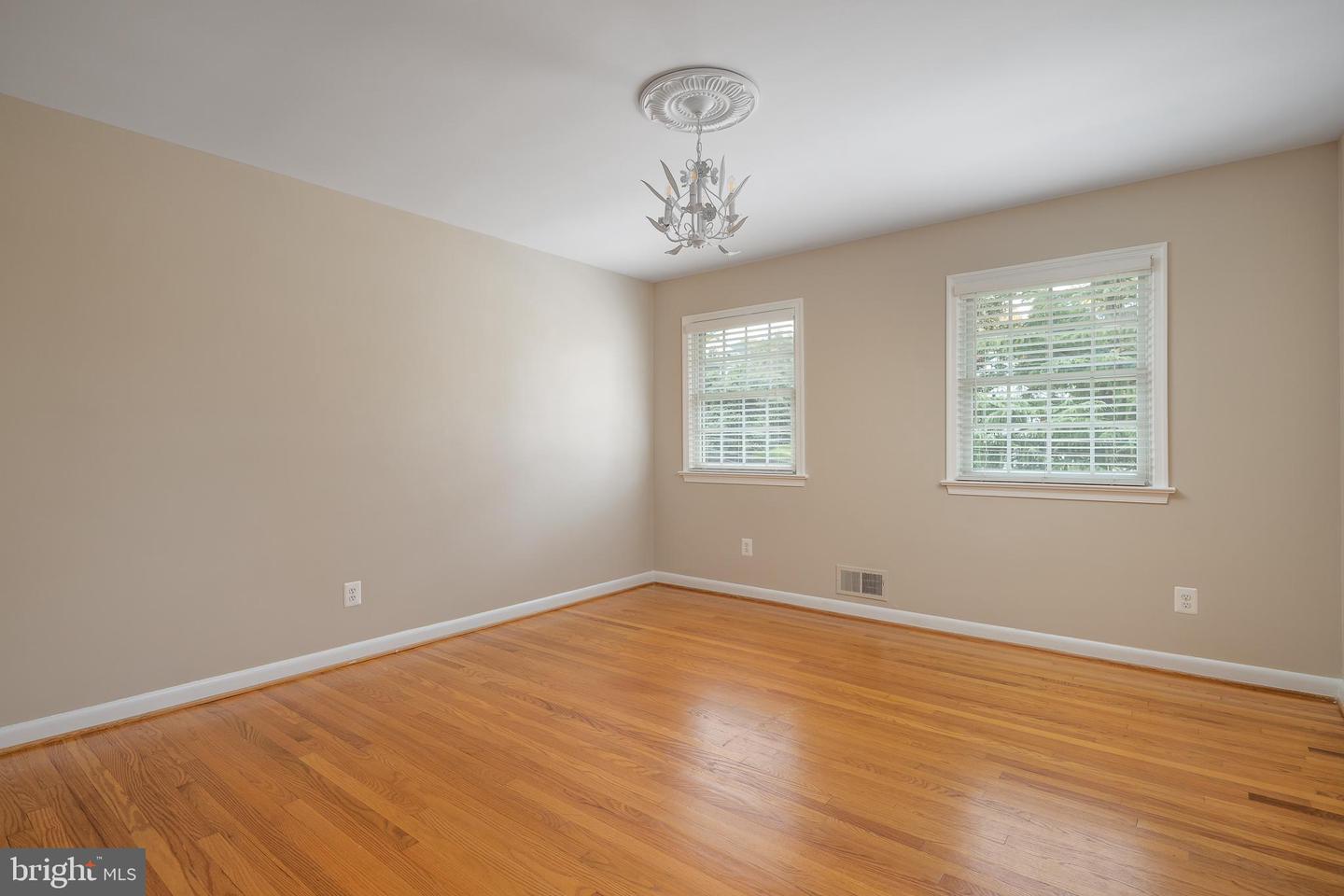 3654 N OAKLAND ST, ARLINGTON, Virginia 22207, 4 Bedrooms Bedrooms, 10 Rooms Rooms,3 BathroomsBathrooms,Residential,For sale,3654 N OAKLAND ST,VAAR2065456 MLS # VAAR2065456