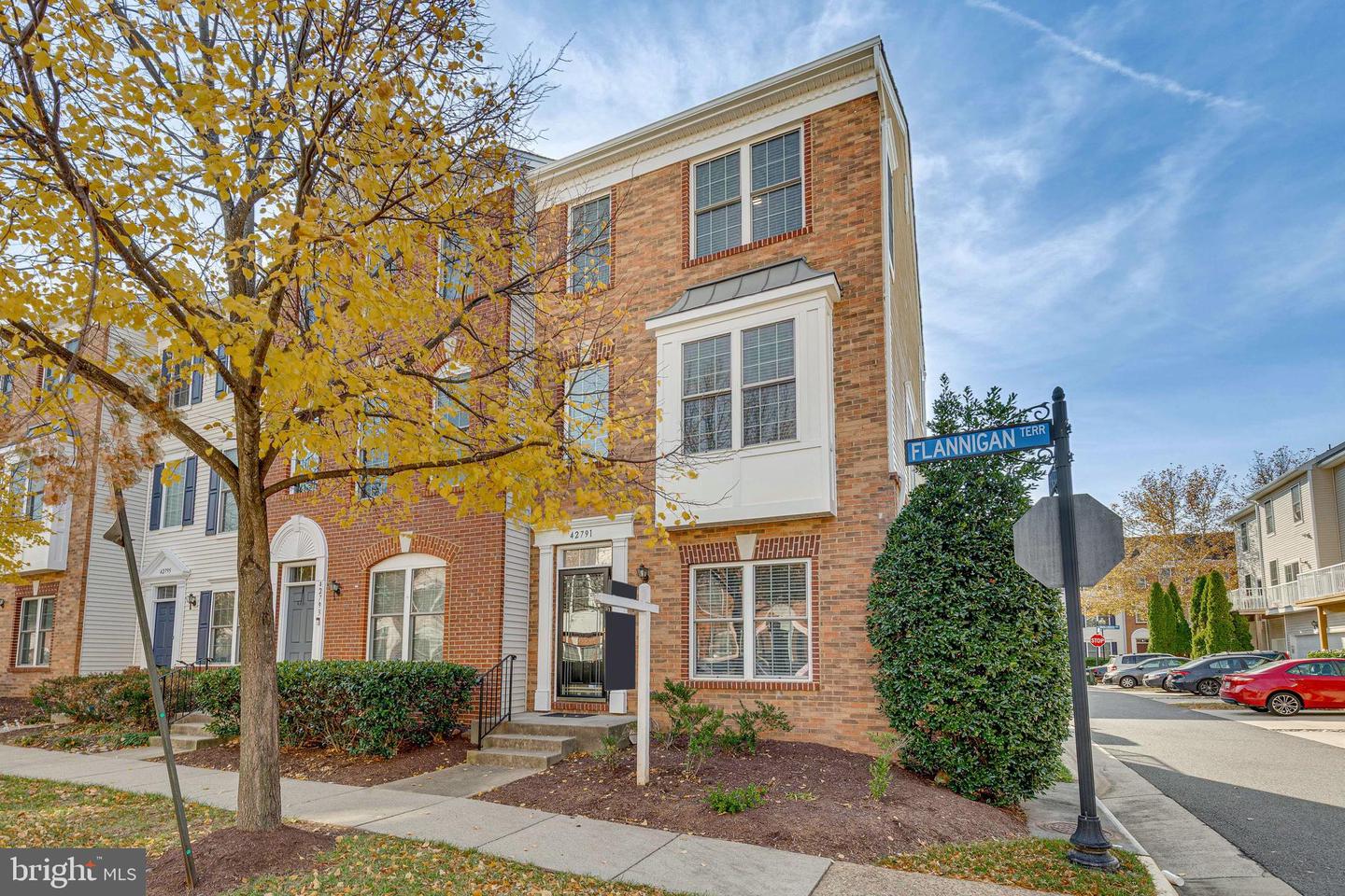 42791 FLANNIGAN TER, CHANTILLY, Virginia 20152, 4 Bedrooms Bedrooms, ,2 BathroomsBathrooms,Residential,For sale,42791 FLANNIGAN TER,VALO2110060 MLS # VALO2110060