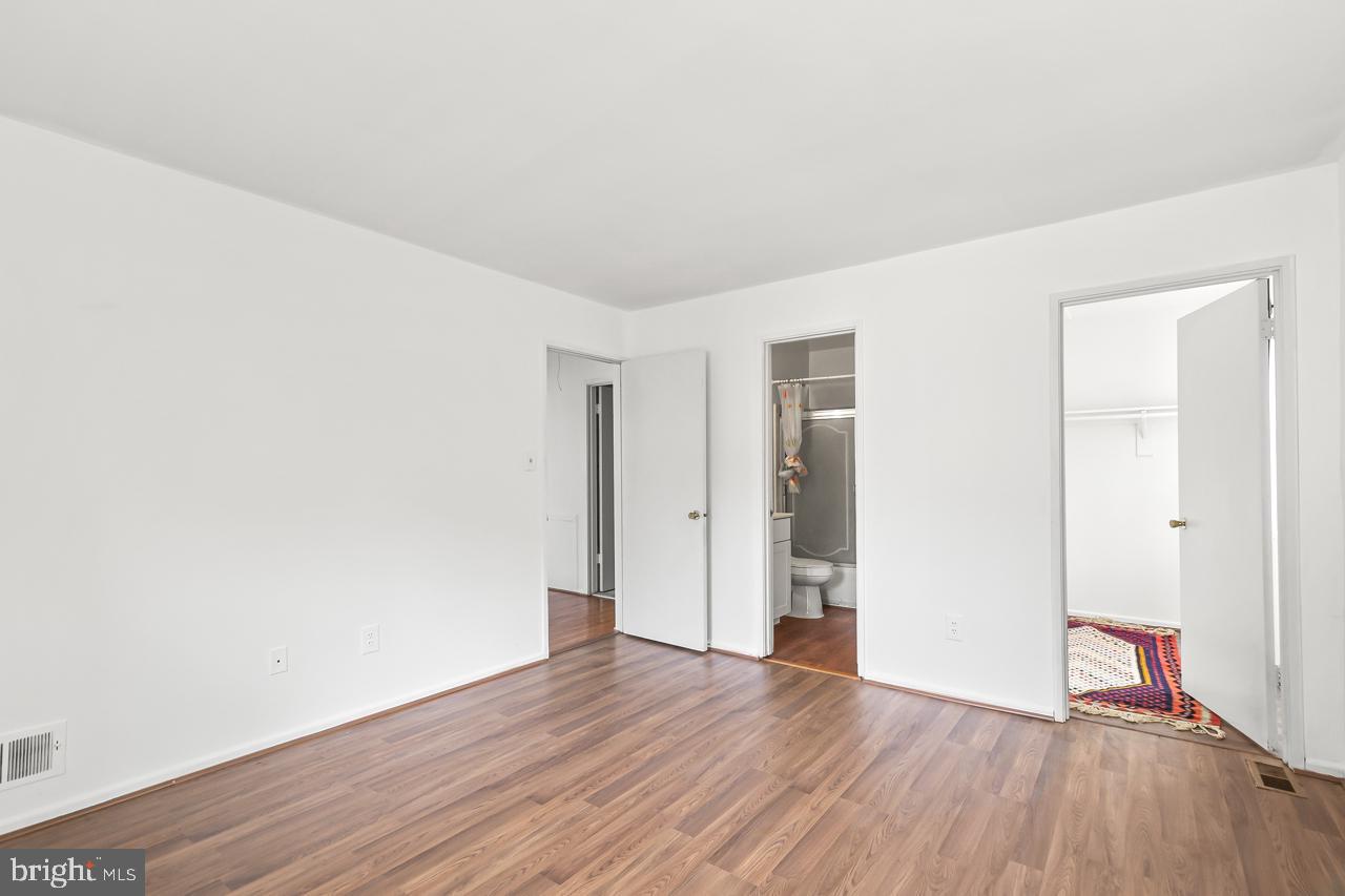 9662 WESTPORT LN, BURKE, Virginia 22015, 3 Bedrooms Bedrooms, ,3 BathroomsBathrooms,Residential,For sale,9662 WESTPORT LN,VAFX2277132 MLS # VAFX2277132 9662 WESTPORT LN, BURKE, Virginia 22015, 3 Bedrooms Bedrooms, ,3 BathroomsBathrooms,Residential,For sale,9662 WESTPORT LN,VAFX2277132 MLS # VAFX2277132