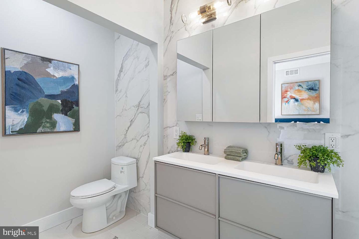 1516 EAST CAPITOL ST NE #F, WASHINGTON, District Of Columbia 20003, 2 Bedrooms Bedrooms, ,2 BathroomsBathrooms,Residential,For sale,1516 EAST CAPITOL ST NE #F,DCDC2229850 MLS # DCDC2229850