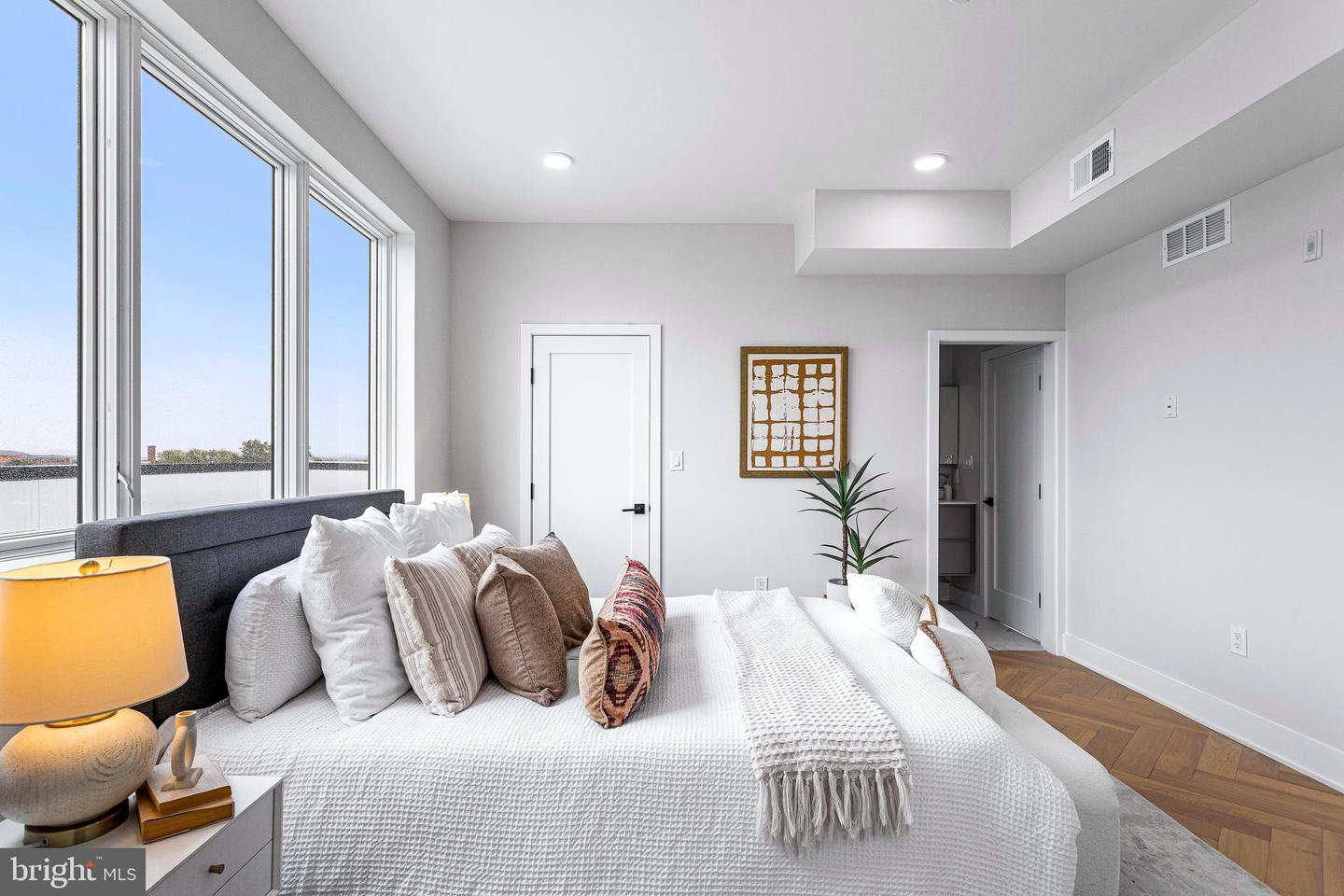 1516 EAST CAPITOL ST NE #F, WASHINGTON, District Of Columbia 20003, 2 Bedrooms Bedrooms, ,2 BathroomsBathrooms,Residential,For sale,1516 EAST CAPITOL ST NE #F,DCDC2229850 MLS # DCDC2229850