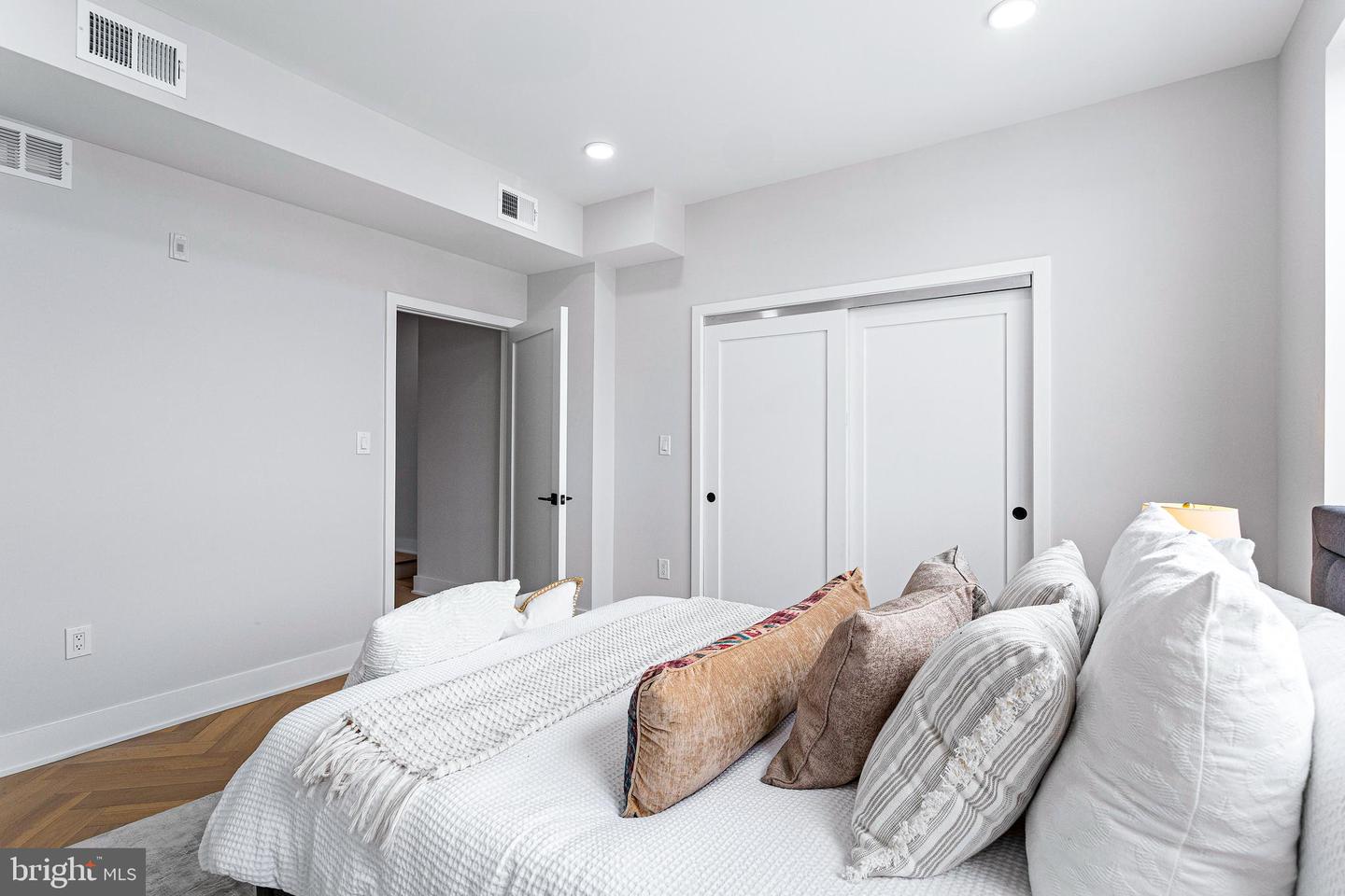 1516 EAST CAPITOL ST NE #F, WASHINGTON, District Of Columbia 20003, 2 Bedrooms Bedrooms, ,2 BathroomsBathrooms,Residential,For sale,1516 EAST CAPITOL ST NE #F,DCDC2229850 MLS # DCDC2229850