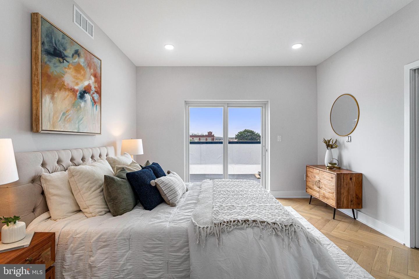 1516 EAST CAPITOL ST NE #F, WASHINGTON, District Of Columbia 20003, 2 Bedrooms Bedrooms, ,2 BathroomsBathrooms,Residential,For sale,1516 EAST CAPITOL ST NE #F,DCDC2229850 MLS # DCDC2229850