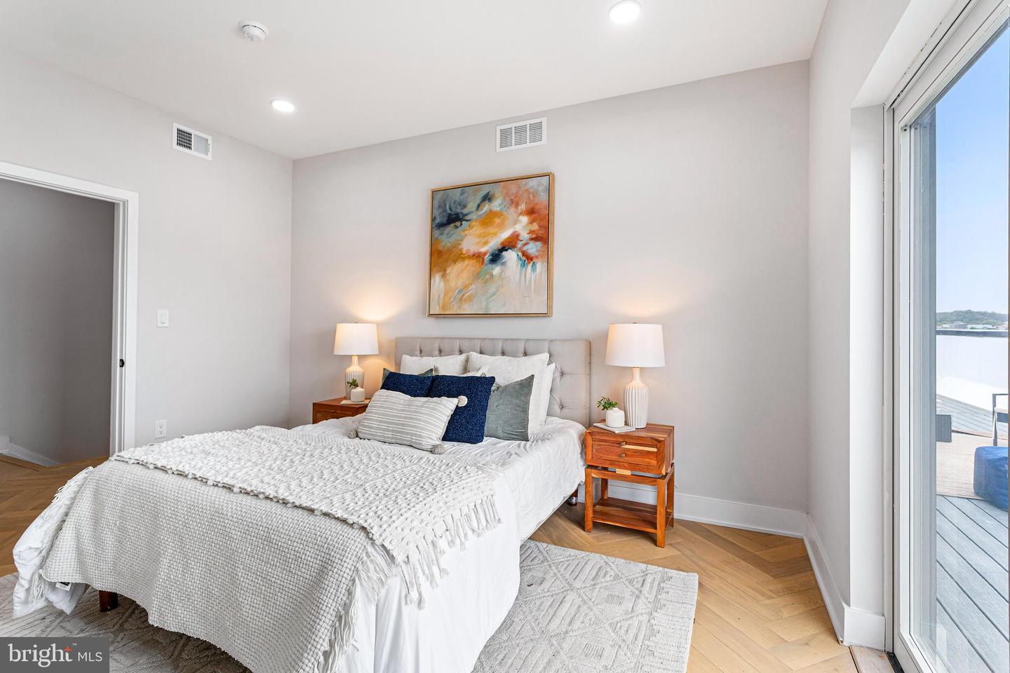 1516 EAST CAPITOL ST NE #F, WASHINGTON, District Of Columbia 20003, 2 Bedrooms Bedrooms, ,2 BathroomsBathrooms,Residential,For sale,1516 EAST CAPITOL ST NE #F,DCDC2229850 MLS # DCDC2229850