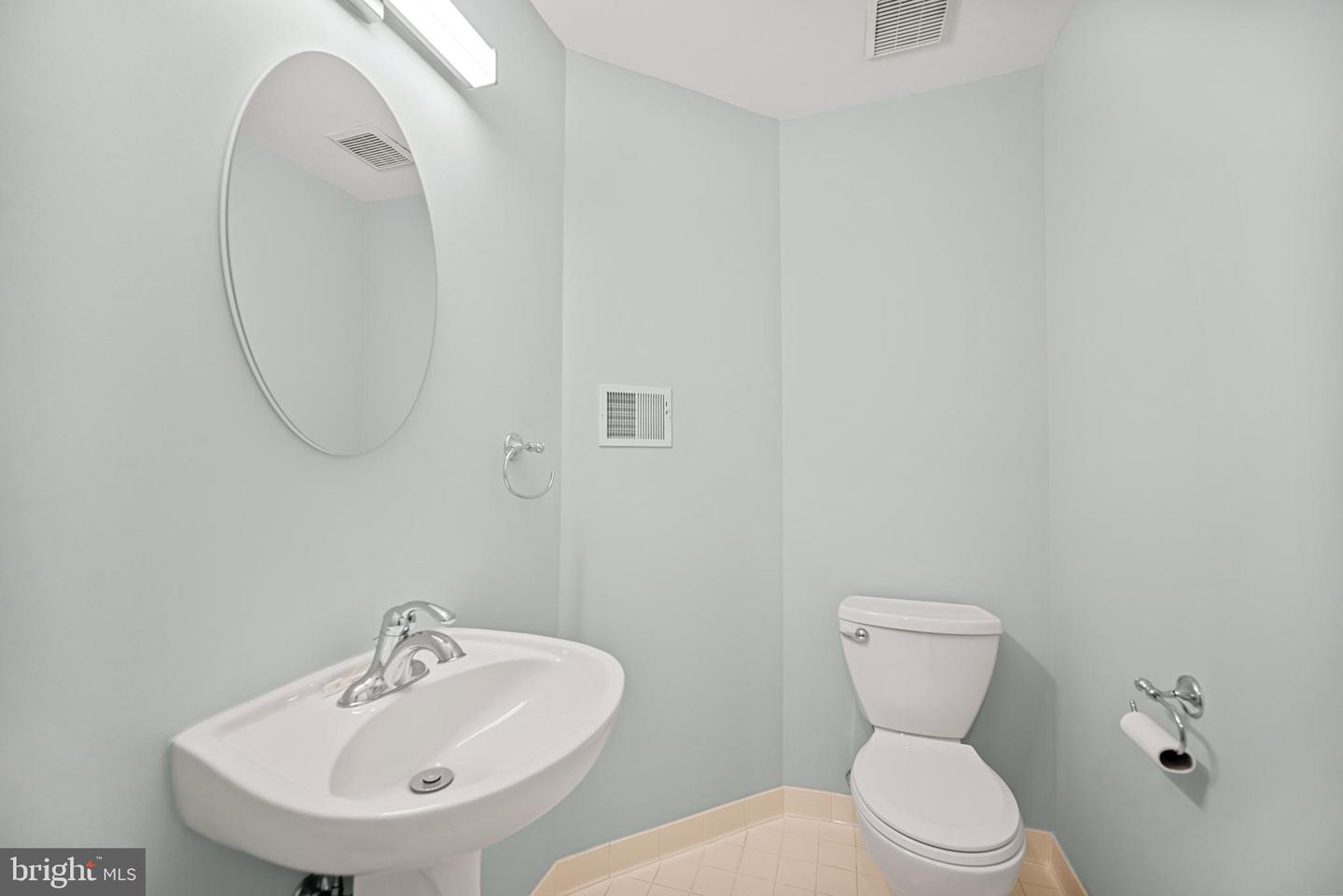 5656 GOVERNORS POND CIR, ALEXANDRIA, Virginia 22310, 3 Bedrooms Bedrooms, ,2 BathroomsBathrooms,Residential,For sale,5656 GOVERNORS POND CIR,VAFX2277226 MLS # VAFX2277226