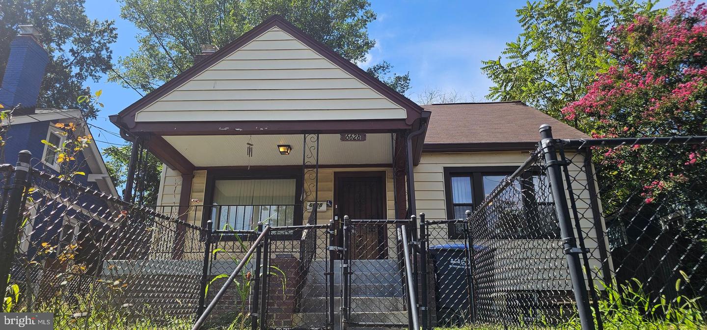 6628 EASTERN AVE NW, WASHINGTON, District Of Columbia 20012, 3 Bedrooms Bedrooms, ,2 BathroomsBathrooms,Residential,For sale,6628 EASTERN AVE NW,DCDC2230240 MLS # DCDC2230240 6628 EASTERN AVE NW, WASHINGTON, District Of Columbia 20012, 3 Bedrooms Bedrooms, ,2 BathroomsBathrooms,Residential,For sale,6628 EASTERN AVE NW,DCDC2230240 MLS # DCDC2230240