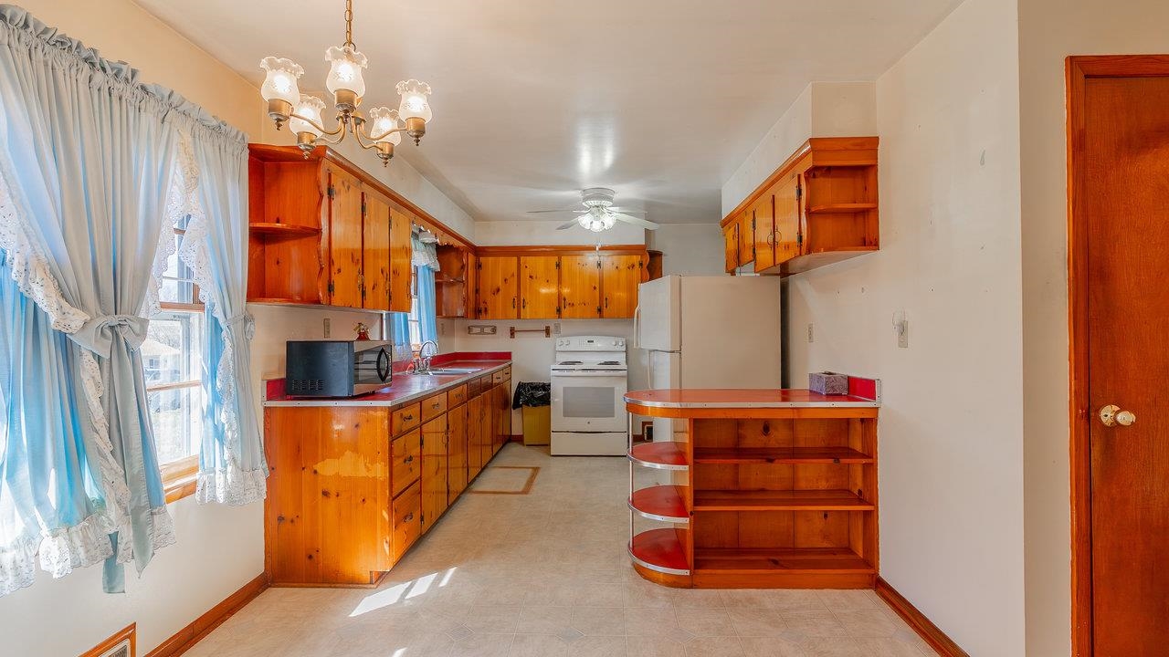 338 FAIRFAX AVE, ELKTON, Virginia 22827, 3 Bedrooms Bedrooms, ,1 BathroomBathrooms,Residential,338 FAIRFAX AVE,663390 MLS # 663390