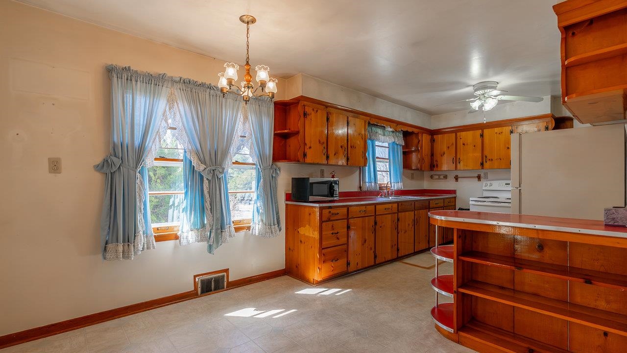 338 FAIRFAX AVE, ELKTON, Virginia 22827, 3 Bedrooms Bedrooms, ,1 BathroomBathrooms,Residential,338 FAIRFAX AVE,663390 MLS # 663390