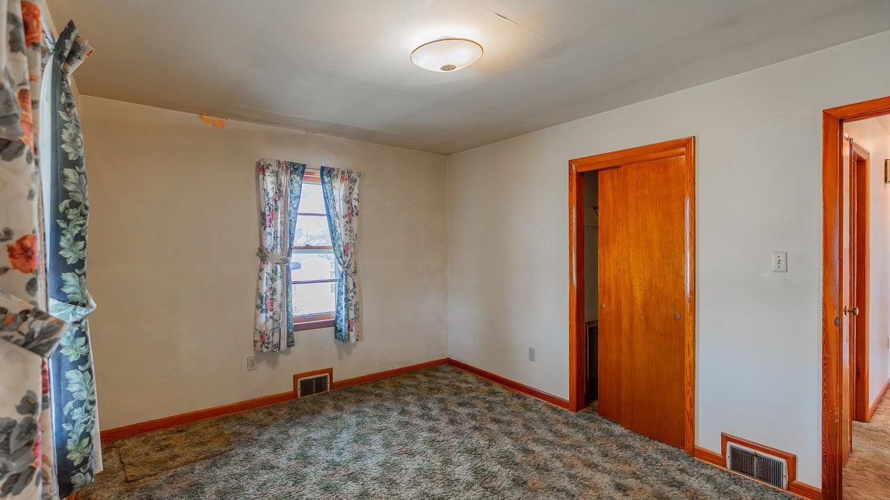 338 FAIRFAX AVE, ELKTON, Virginia 22827, 3 Bedrooms Bedrooms, ,1 BathroomBathrooms,Residential,338 FAIRFAX AVE,663390 MLS # 663390