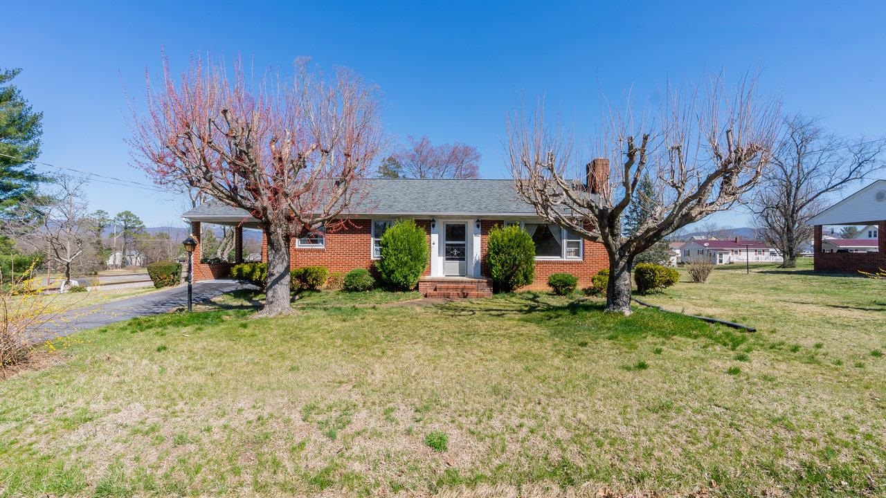 338 FAIRFAX AVE, ELKTON, Virginia 22827, 3 Bedrooms Bedrooms, ,1 BathroomBathrooms,Residential,338 FAIRFAX AVE,663390 MLS # 663390