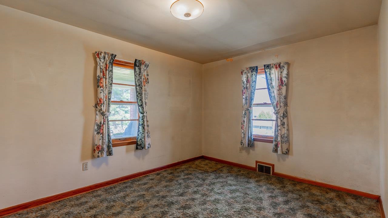 338 FAIRFAX AVE, ELKTON, Virginia 22827, 3 Bedrooms Bedrooms, ,1 BathroomBathrooms,Residential,338 FAIRFAX AVE,663390 MLS # 663390