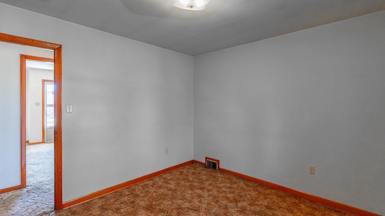 338 FAIRFAX AVE, ELKTON, Virginia 22827, 3 Bedrooms Bedrooms, ,1 BathroomBathrooms,Residential,338 FAIRFAX AVE,663390 MLS # 663390