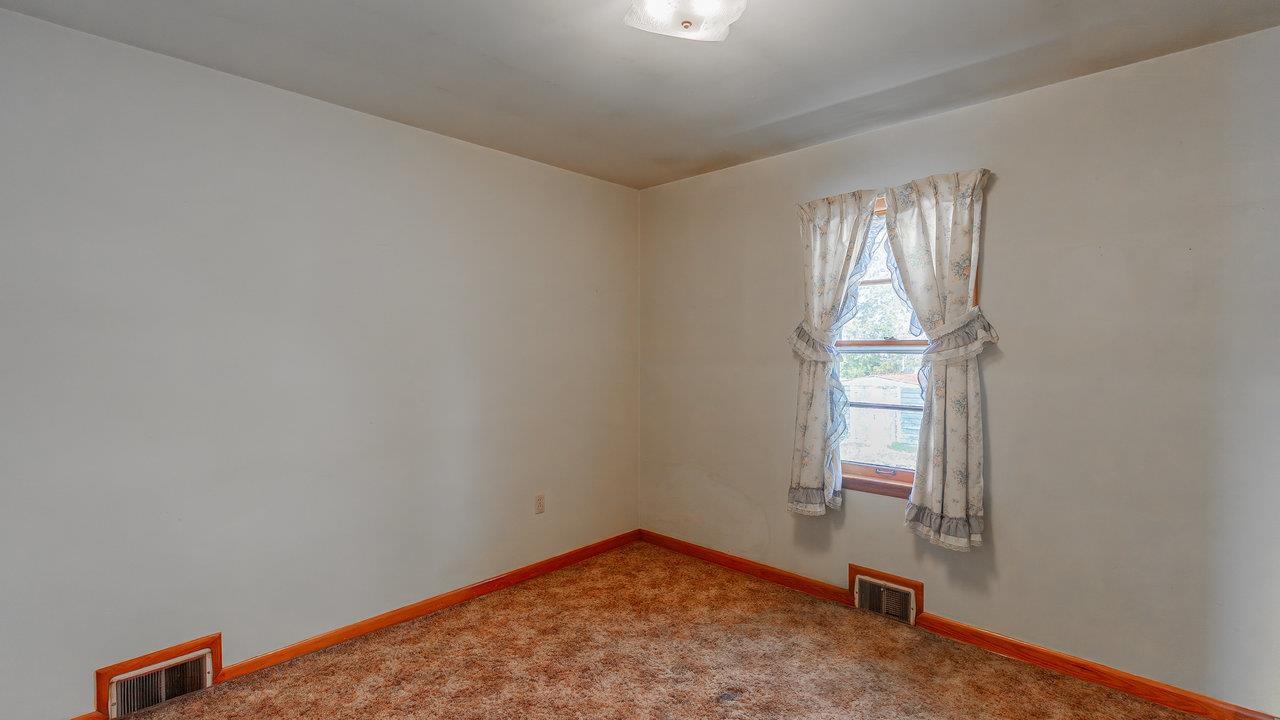 338 FAIRFAX AVE, ELKTON, Virginia 22827, 3 Bedrooms Bedrooms, ,1 BathroomBathrooms,Residential,338 FAIRFAX AVE,663390 MLS # 663390