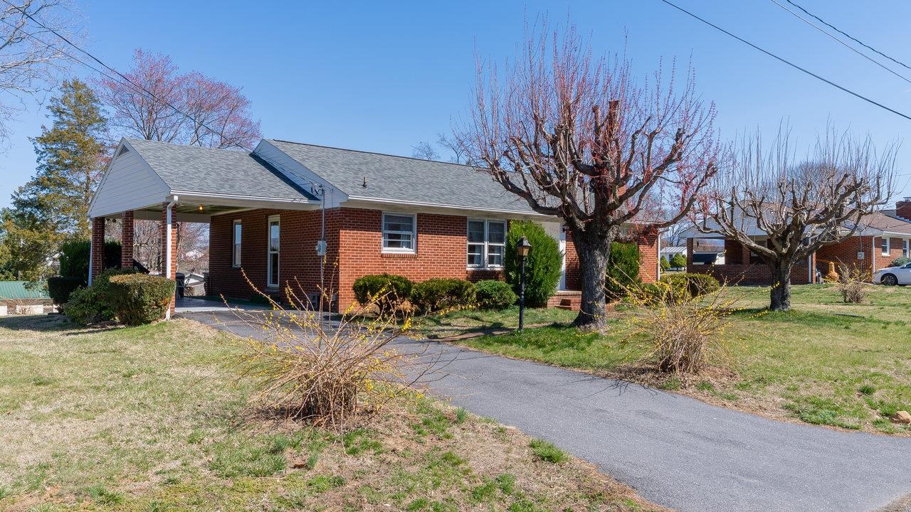 338 FAIRFAX AVE, ELKTON, Virginia 22827, 3 Bedrooms Bedrooms, ,1 BathroomBathrooms,Residential,338 FAIRFAX AVE,663390 MLS # 663390