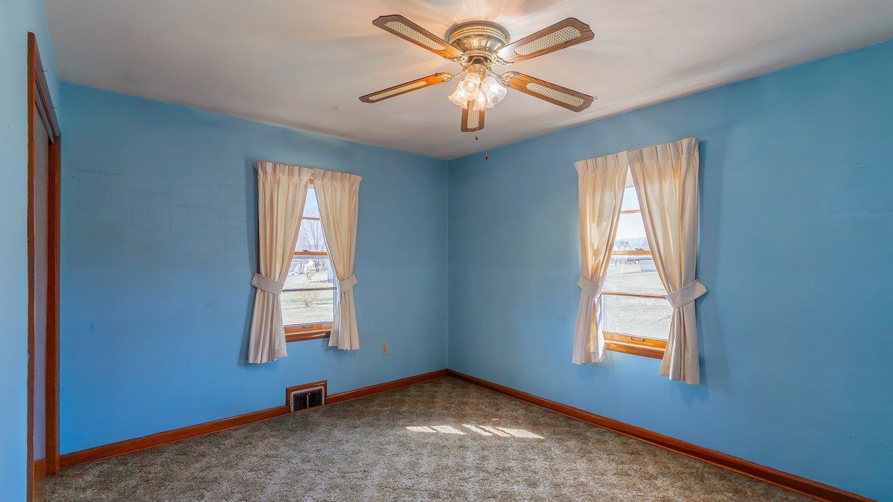 338 FAIRFAX AVE, ELKTON, Virginia 22827, 3 Bedrooms Bedrooms, ,1 BathroomBathrooms,Residential,338 FAIRFAX AVE,663390 MLS # 663390