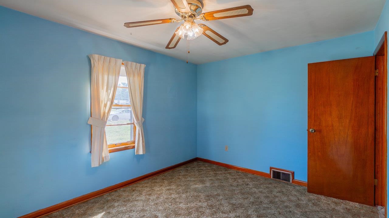 338 FAIRFAX AVE, ELKTON, Virginia 22827, 3 Bedrooms Bedrooms, ,1 BathroomBathrooms,Residential,338 FAIRFAX AVE,663390 MLS # 663390